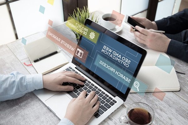 Freelance SEO : stratégies pour attirer et fidéliser vos clients